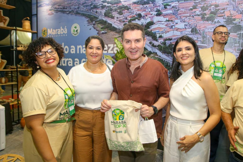 Jader Filho, ministro das cidades (camissa marrom)